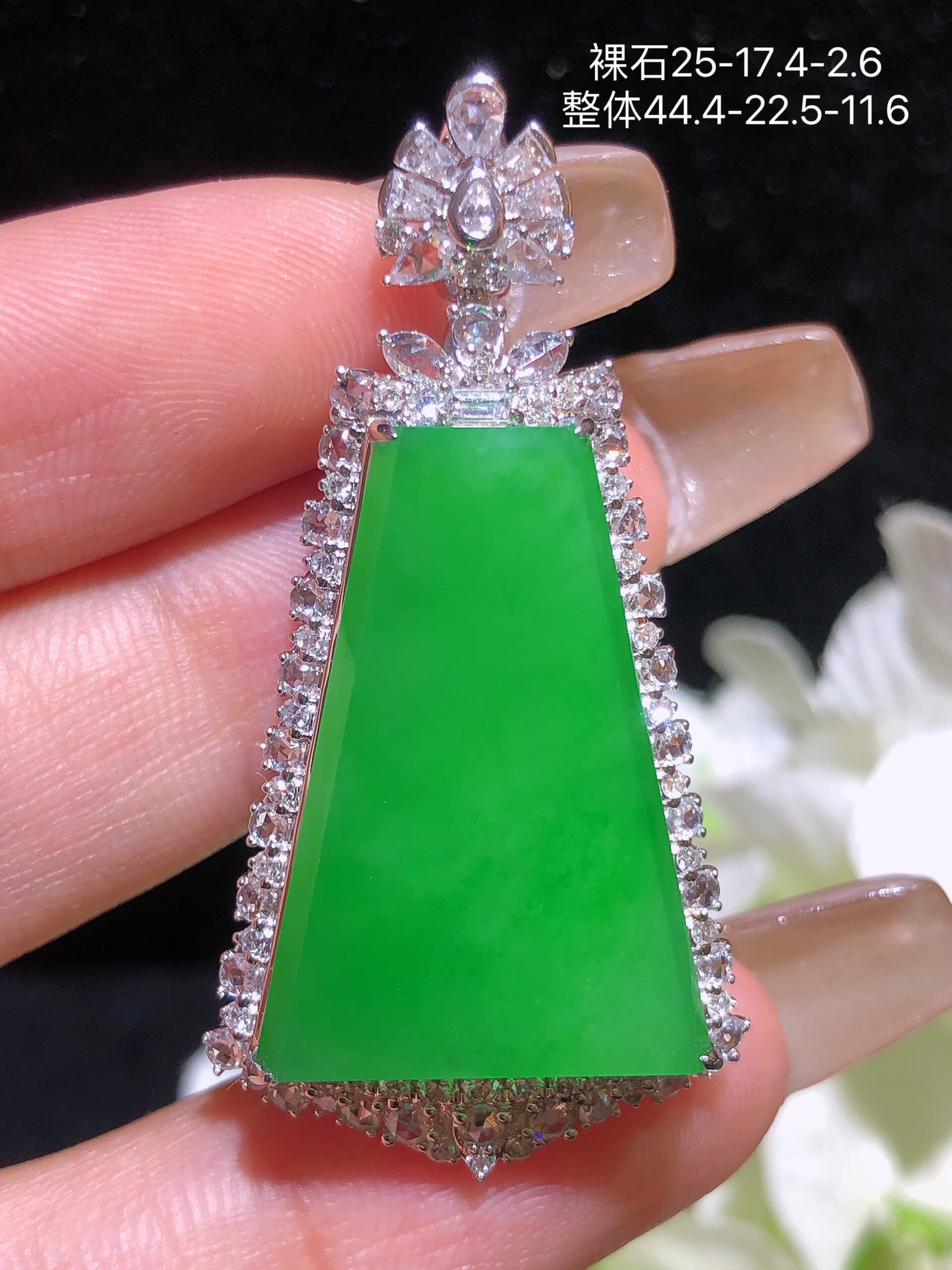 天然缅料翡翠A货，冰种正阳绿无事牌吊坠，18k金镶钻平安无事气质
