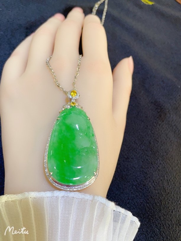 翡翠挂件！吉祥如意！色泽艳丽！饱满细腻