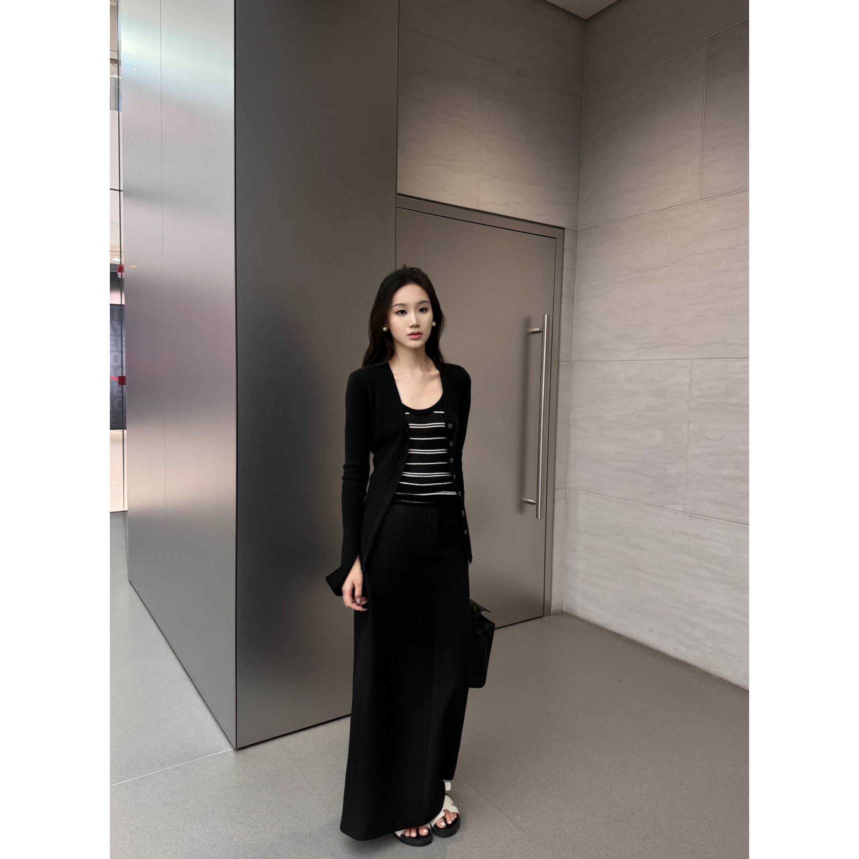 5werkwen黑色直筒挺括感后开衩高级感气质显瘦西装半身裙