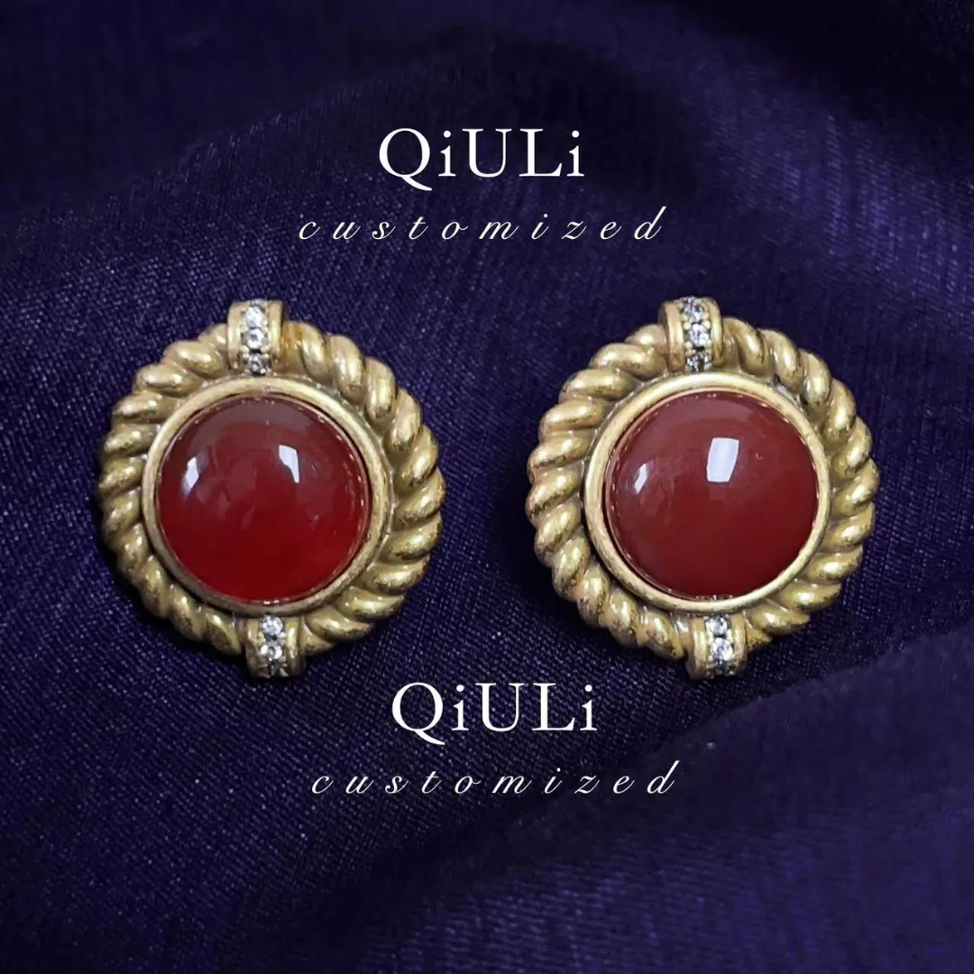 合金耳饰 QIU LI · 复古摩登中古风螺旋麻花包边红色耳钉 1h3370