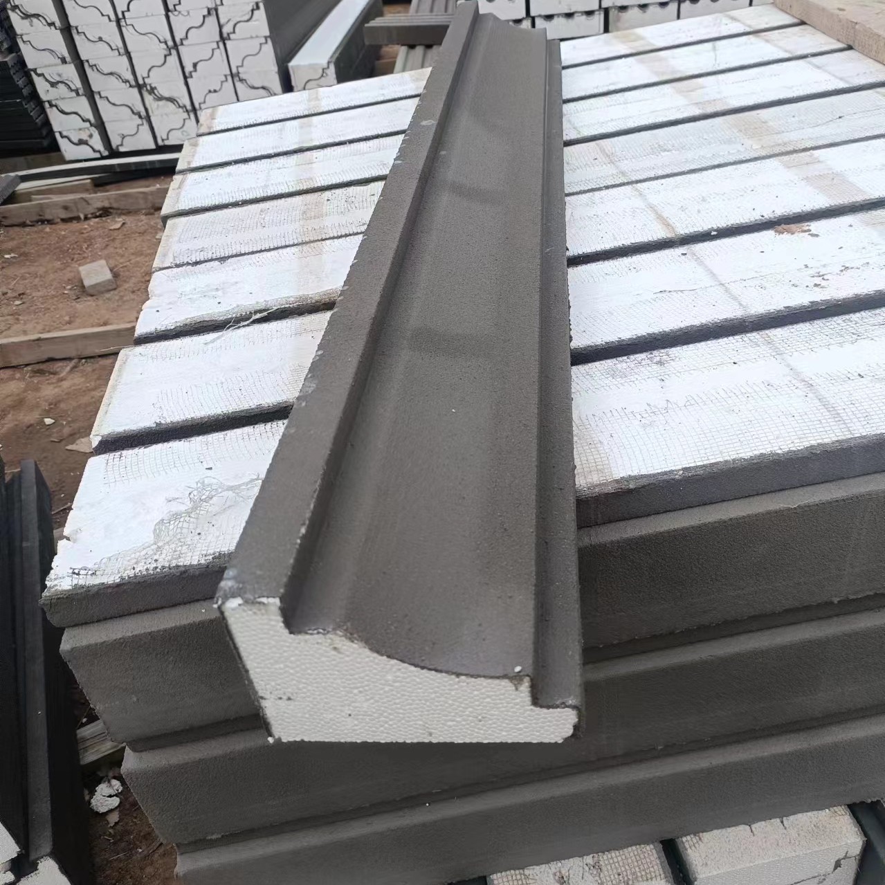 聚苯板，挂网，抹灰复合装饰线条