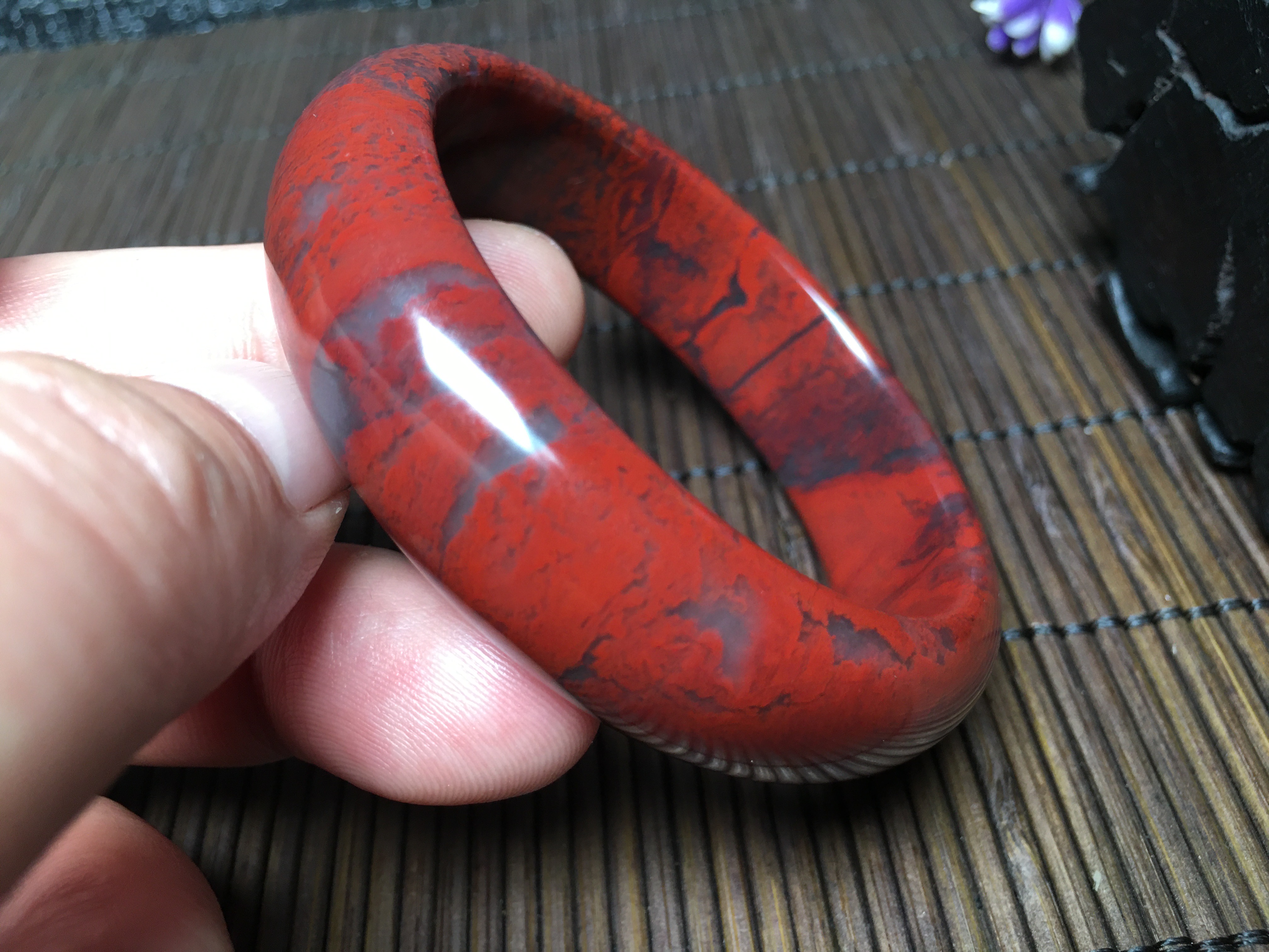 满堂红、满色镯/桂林鸡血玉 内径57边宽17.5mm