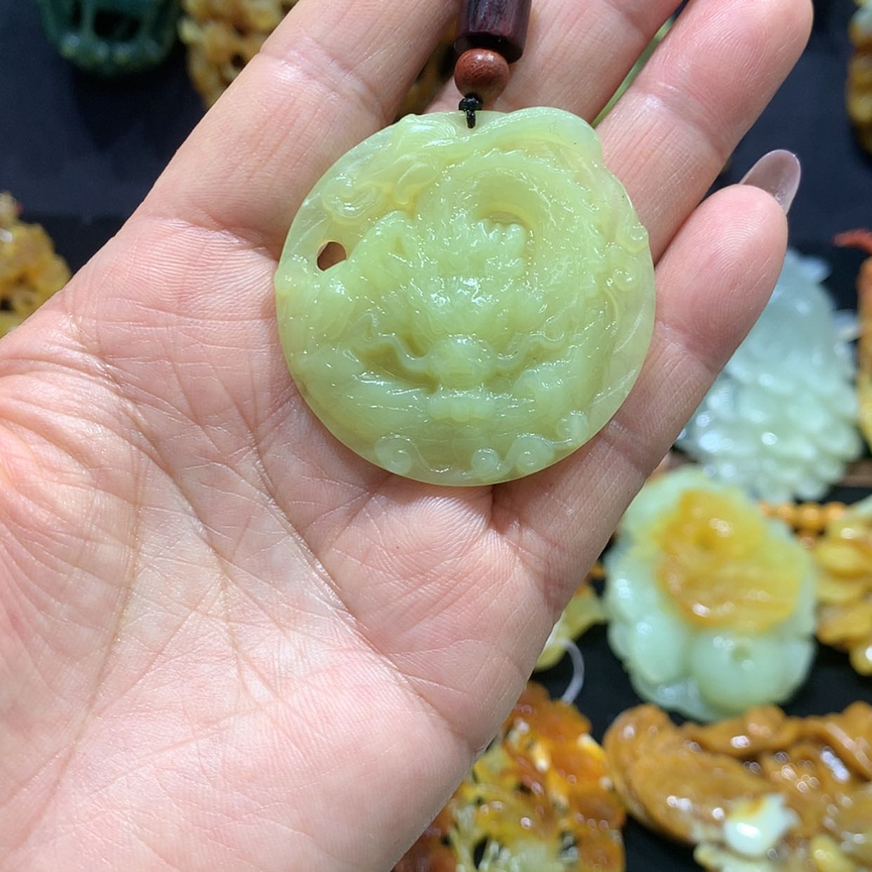 【闪购商品】蛇纹石玉颈饰未镶嵌