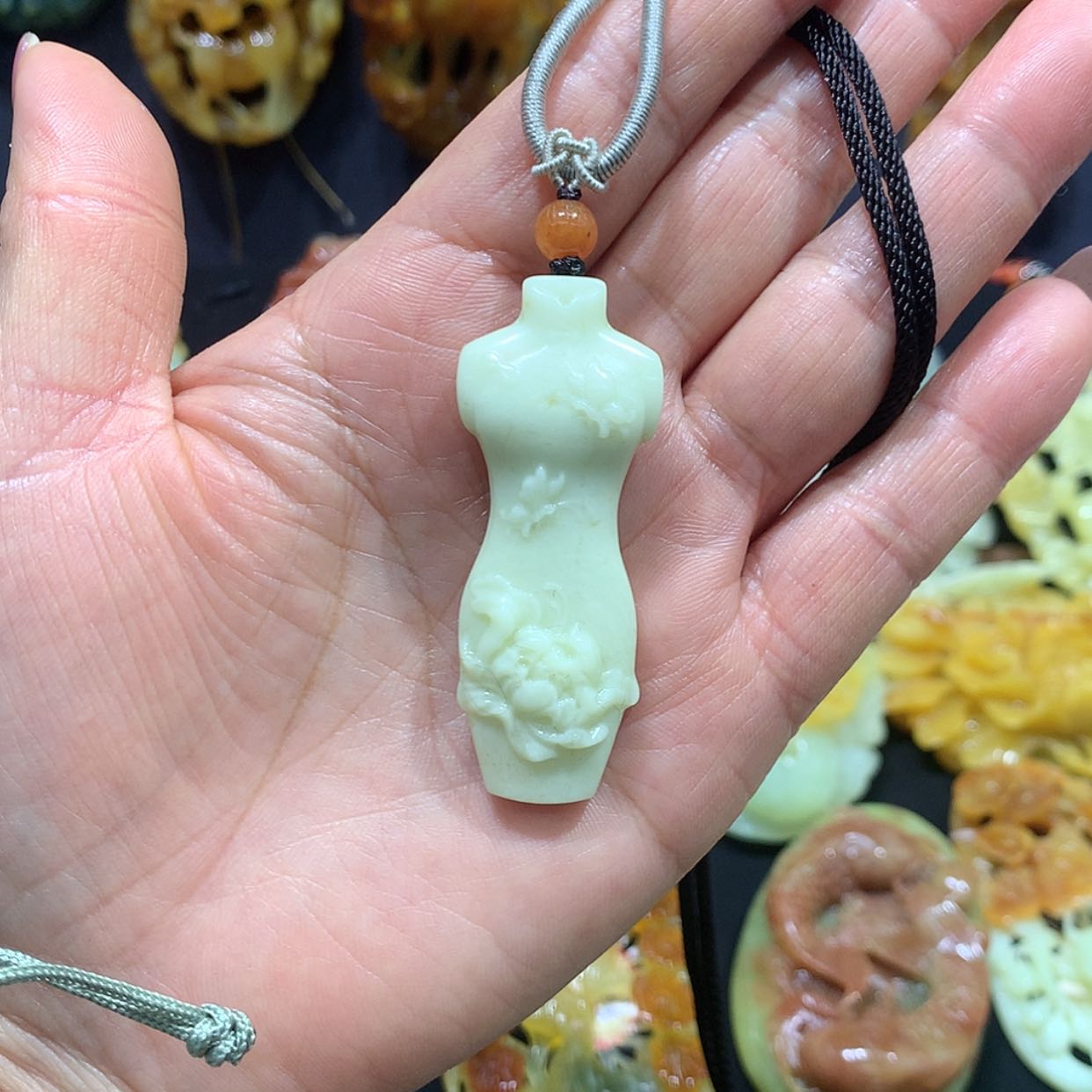 【闪购商品】蛇纹石玉颈饰未镶嵌
