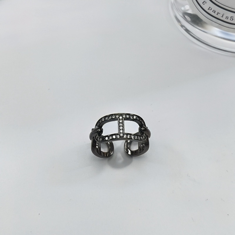 铜合金合成锆石戒指 01818小众设计黑枪色微镶白锆猪鼻子开口戒