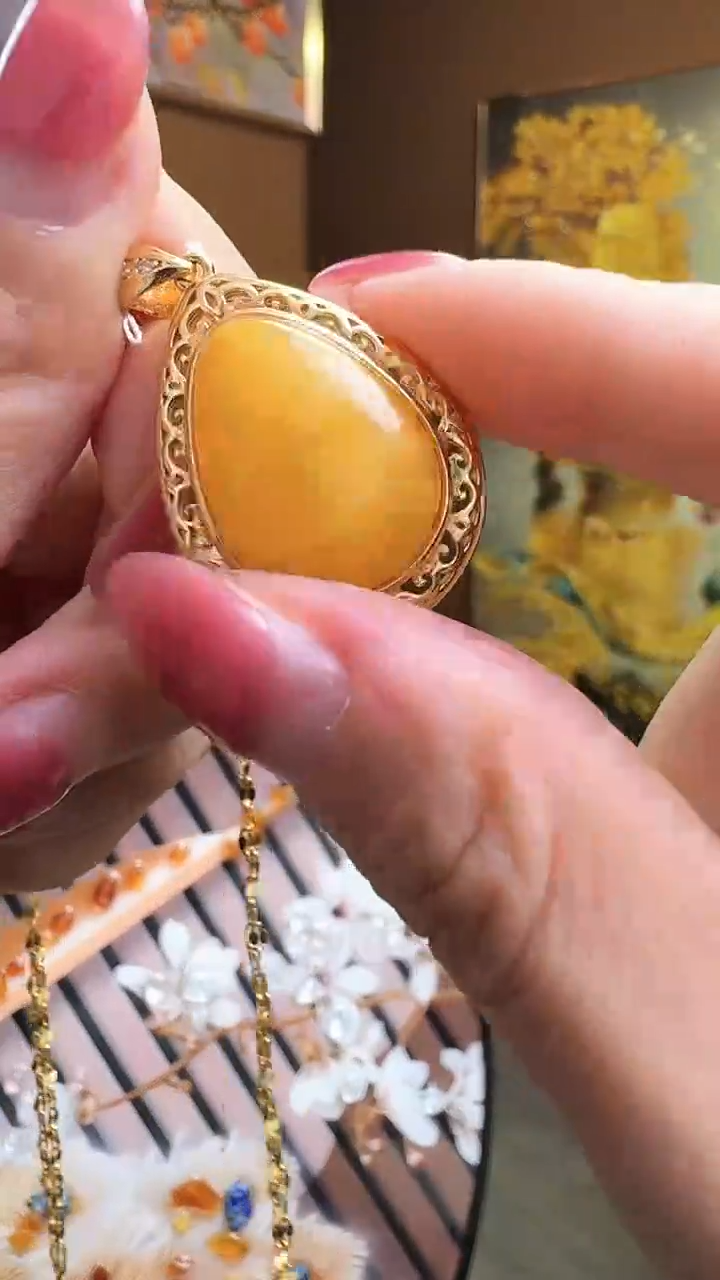 【闪购商品】蜜蜡颈饰银S925镀金镶嵌蜜蜡吊坠