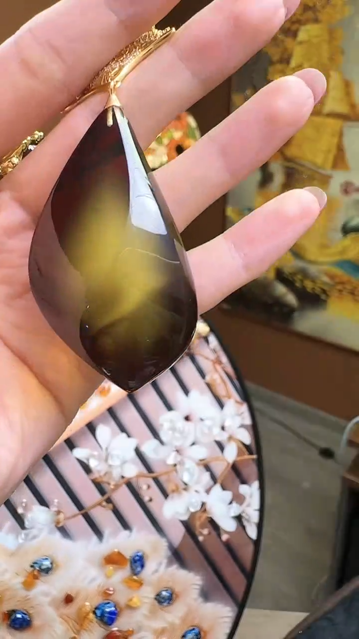 【闪购商品】琥珀颈饰银S925镀金镶嵌绿蜜吊坠（随机发1件）