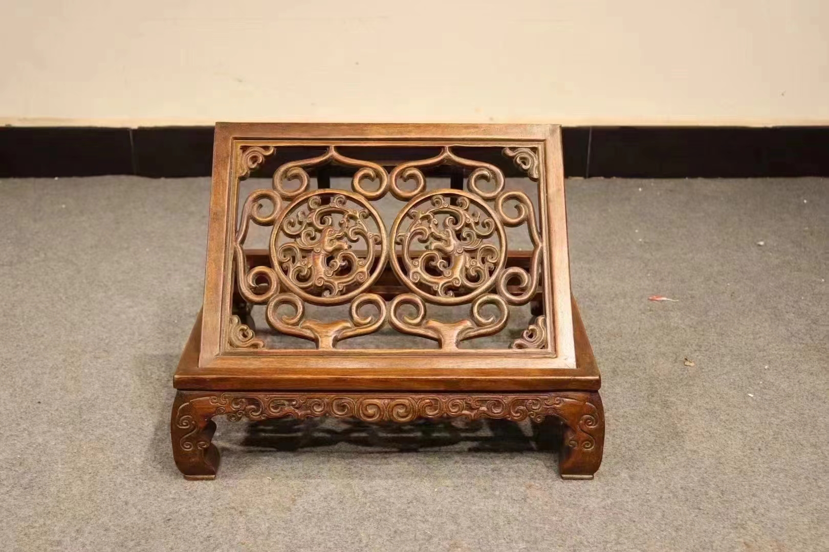 可折叠的读书架非常漂亮