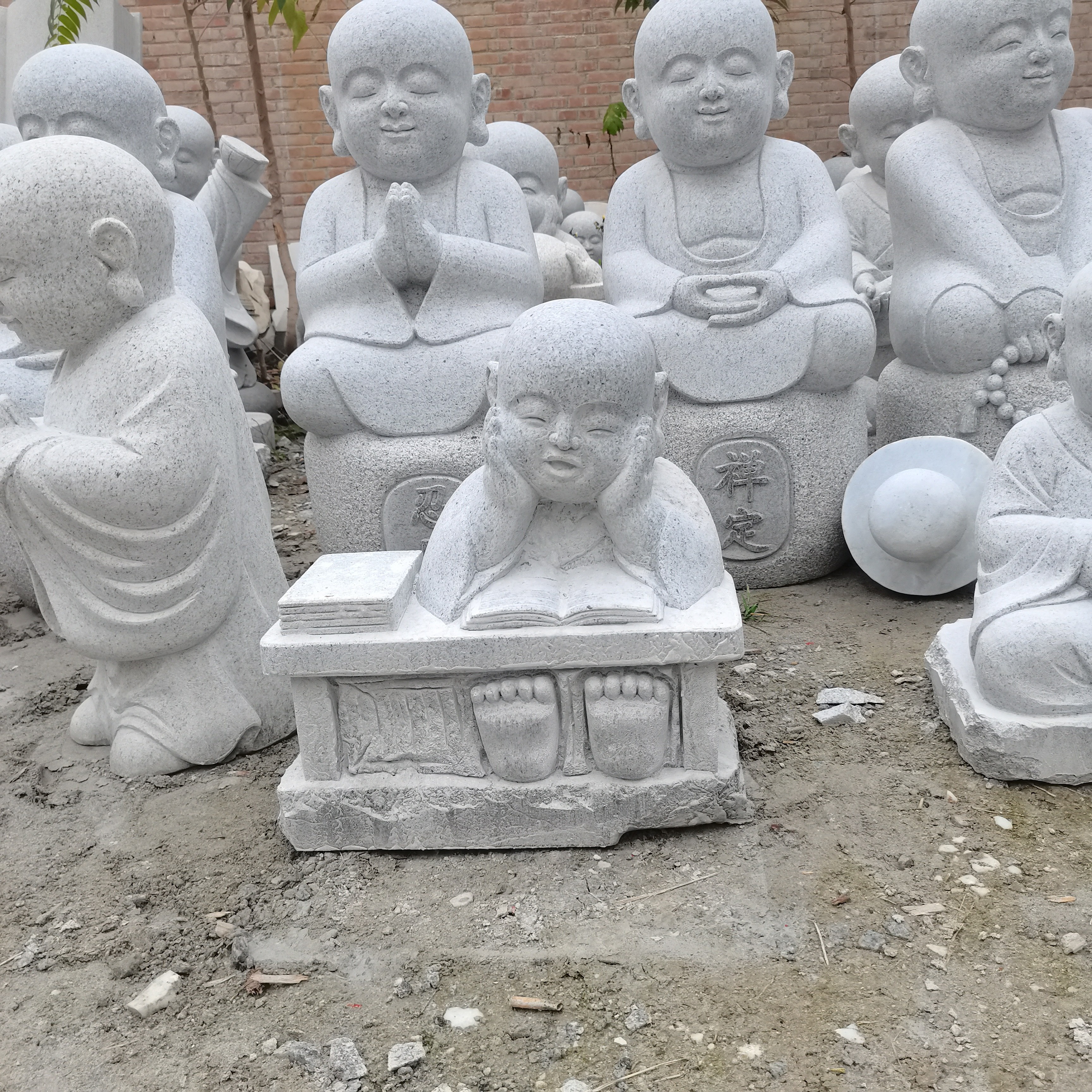 石雕小沙弥石雕小和尚花岗岩小沙弥支持定做