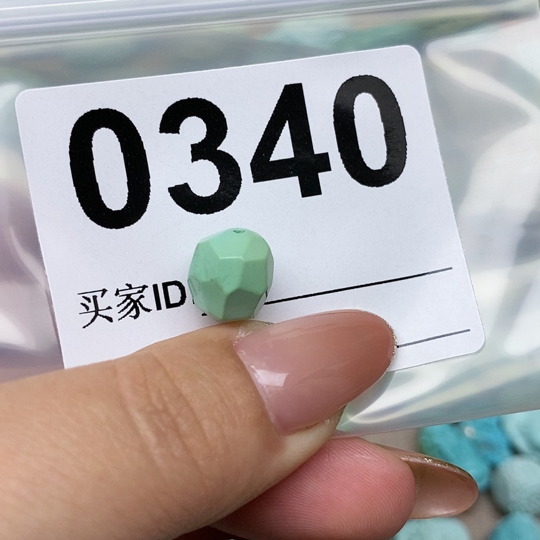 绿松石配饰未镶嵌