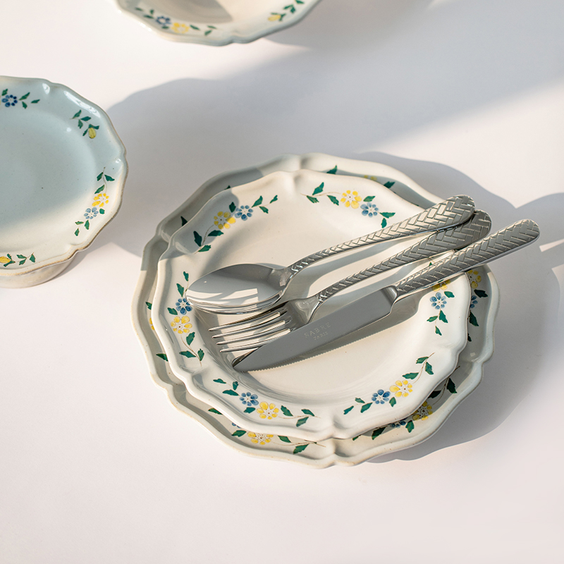 同合日本进口优雅苏拉田园风餐盘手工优雅花形盘子日式复古牛排盘