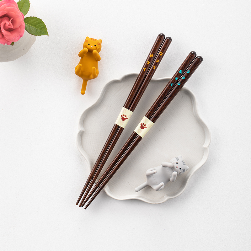 日本进口猫咪筷子搭配筷置套装可爱喵之屋日式家用可爱儿童实木筷