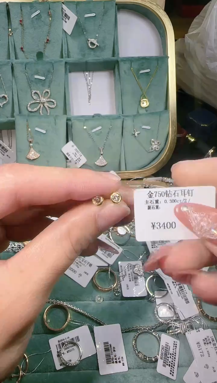 【闪购商品】钻石耳饰18K金镶嵌肉精选01-30分泡泡耳钉