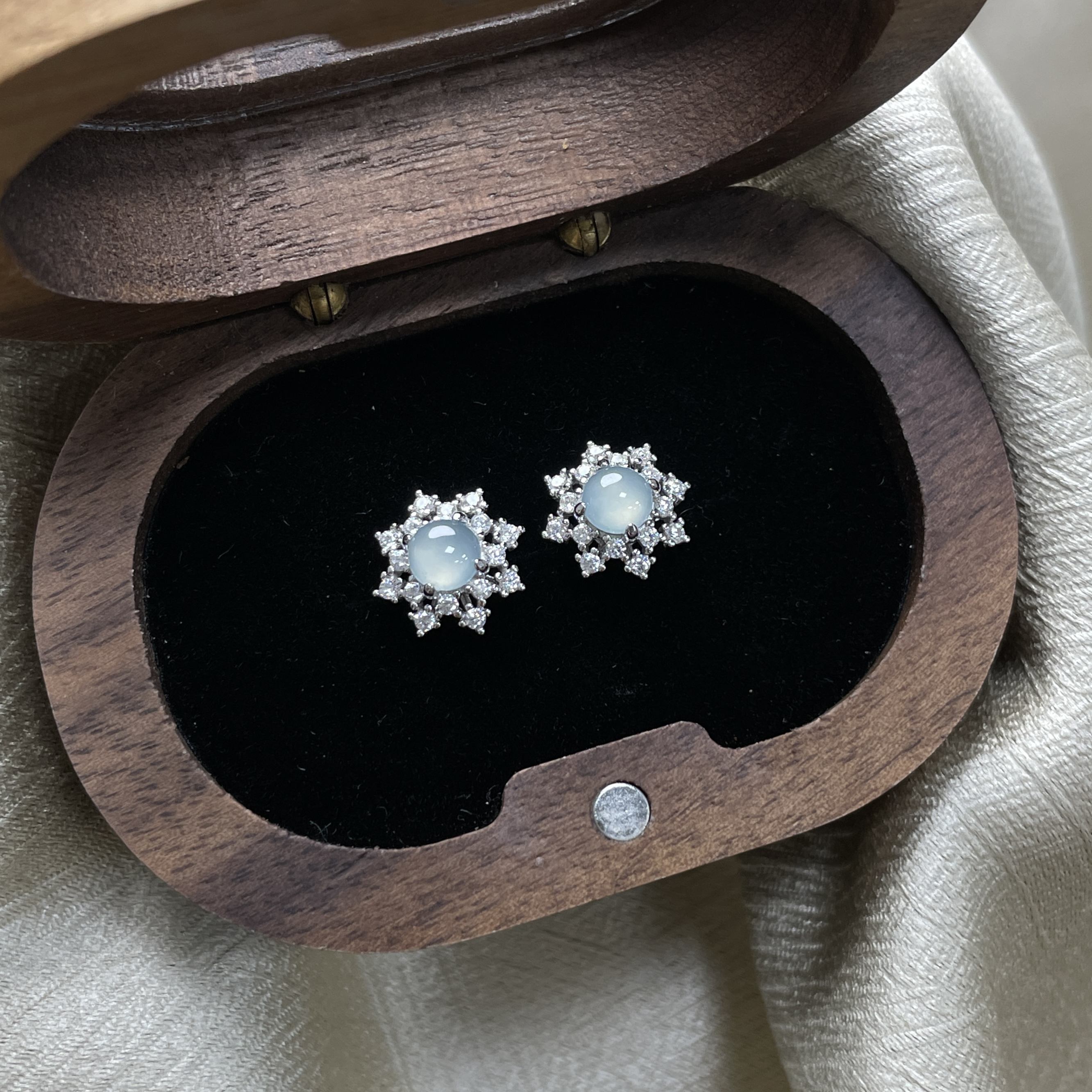 【粉丝福利】天然A货翡翠/冰蓝蛋面雪花耳钉/饱满通透 高端大气