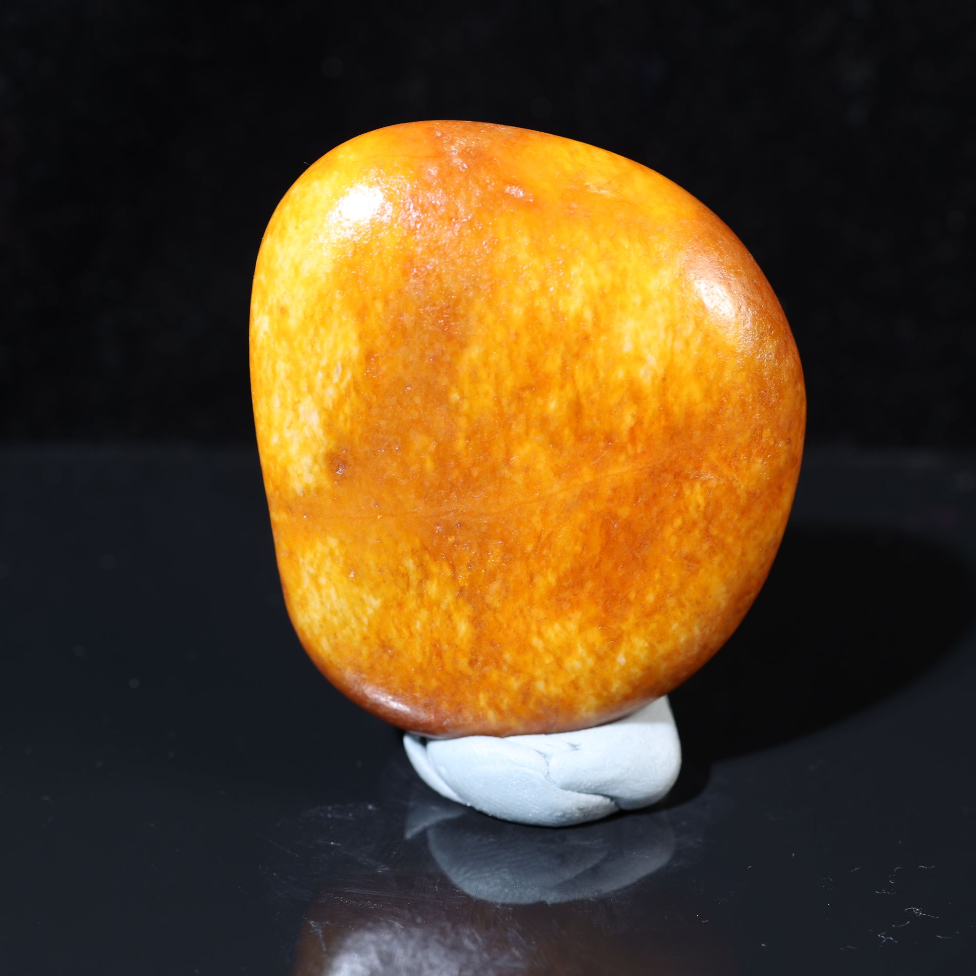 和田玉原石红沁皮102克