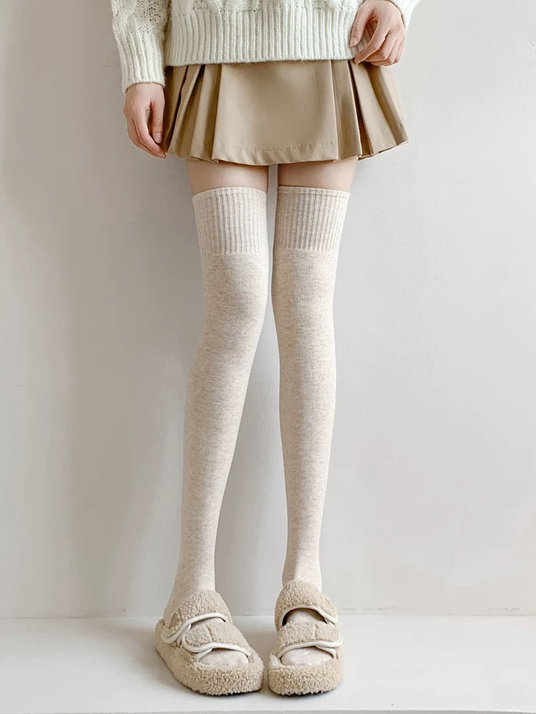 【时尚单品】新款时尚简约纯色加厚显瘦中筒袜