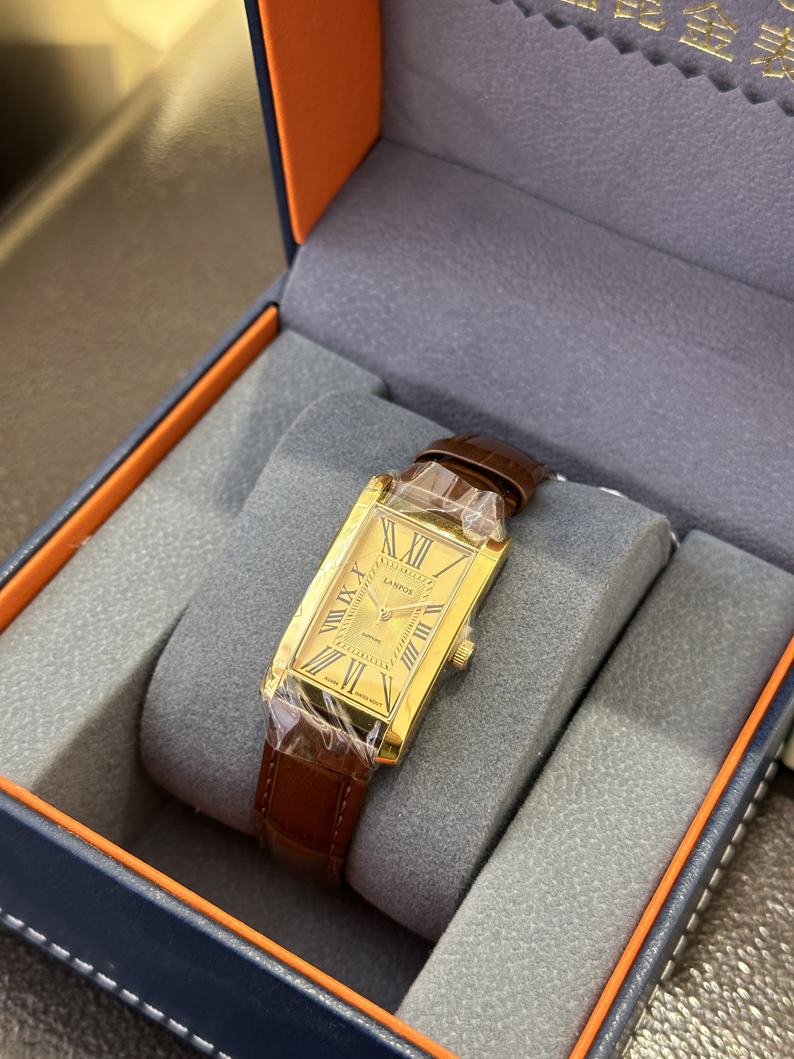 Valliani Jewelers蓝宝石足金腕表