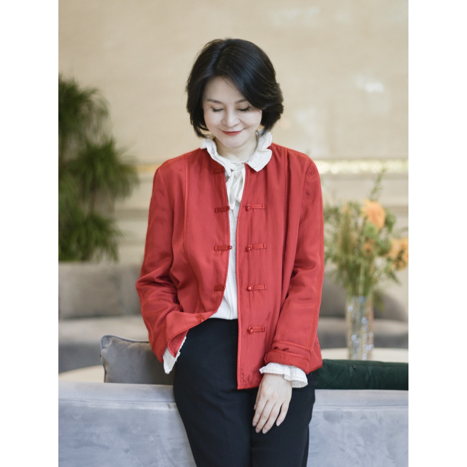 我是摩羯 节日红 新中式双面桑蚕丝提花真丝圆领盘扣国风短外套