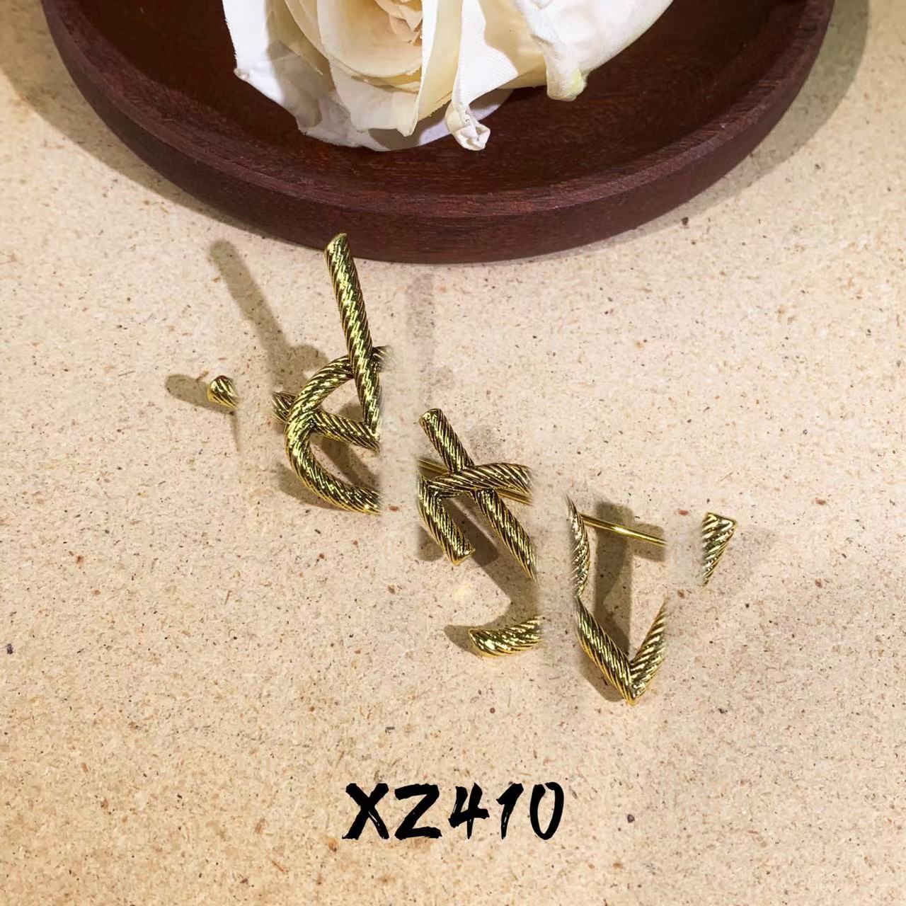 铜合金胸针 轻奢时尚百搭复古简约古金色精致胸针xz410
