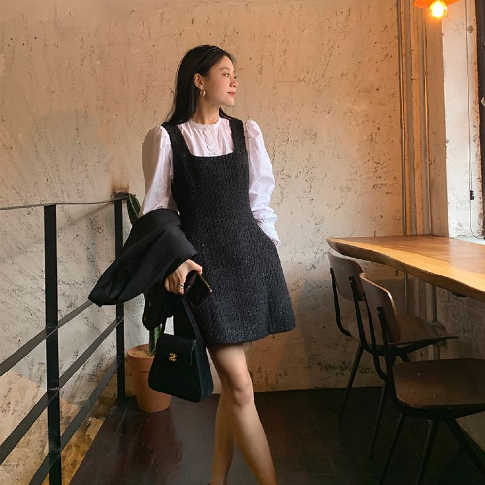 秋冬季新款黑色小香风背心连衣裙女高级感收腰显瘦短款宽松背带裙