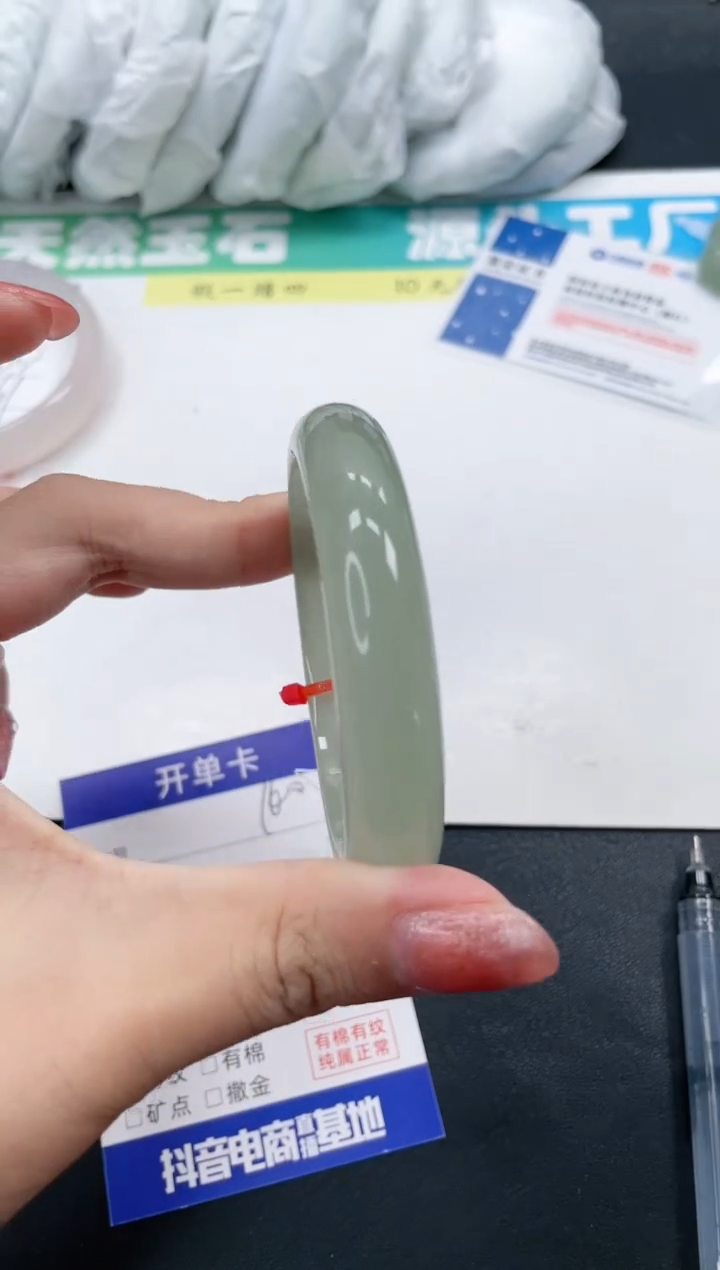 【闪购商品】石英质玉手镯未镶嵌160-58