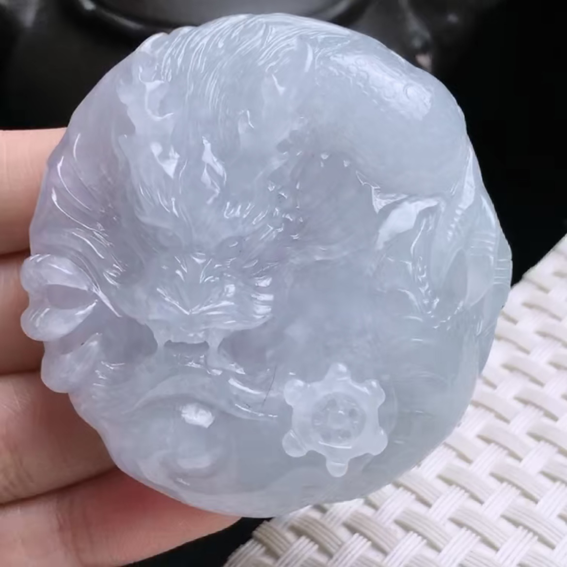 精雕白色仿古冰透飘绿高冰巧雕天然翡翠A货冰种龙牌吊坠#4691