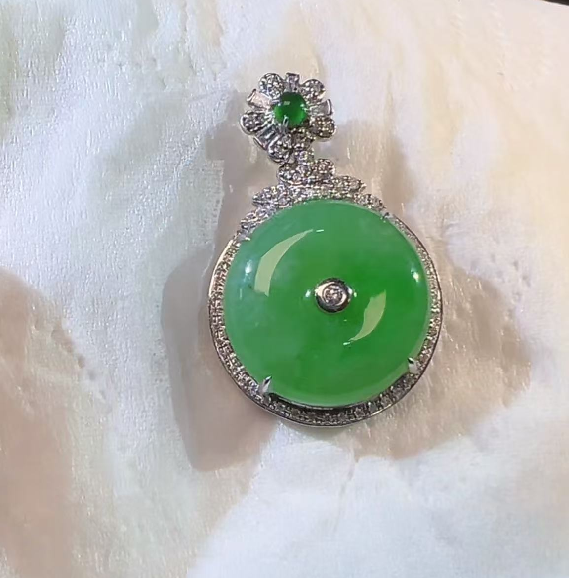 天然缅甸翡翠吊坠