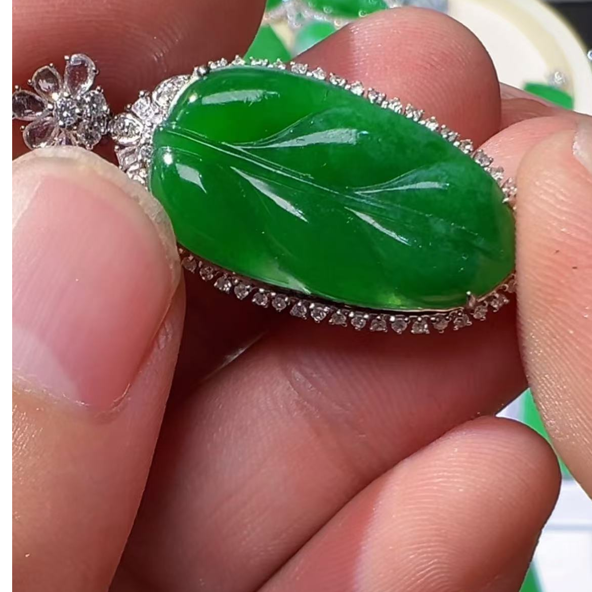 缅甸天然翡翠吊坠