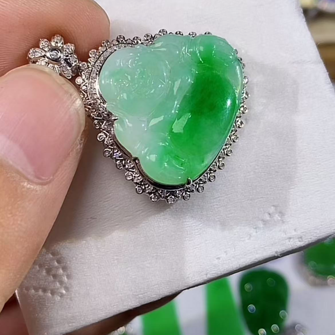 天然缅甸翡翠吊坠