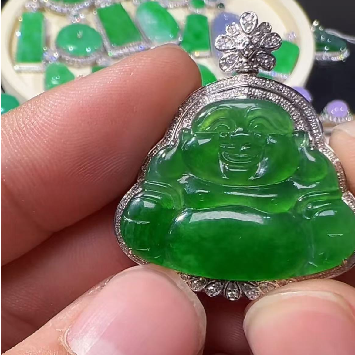 缅甸天然翡翠吊坠