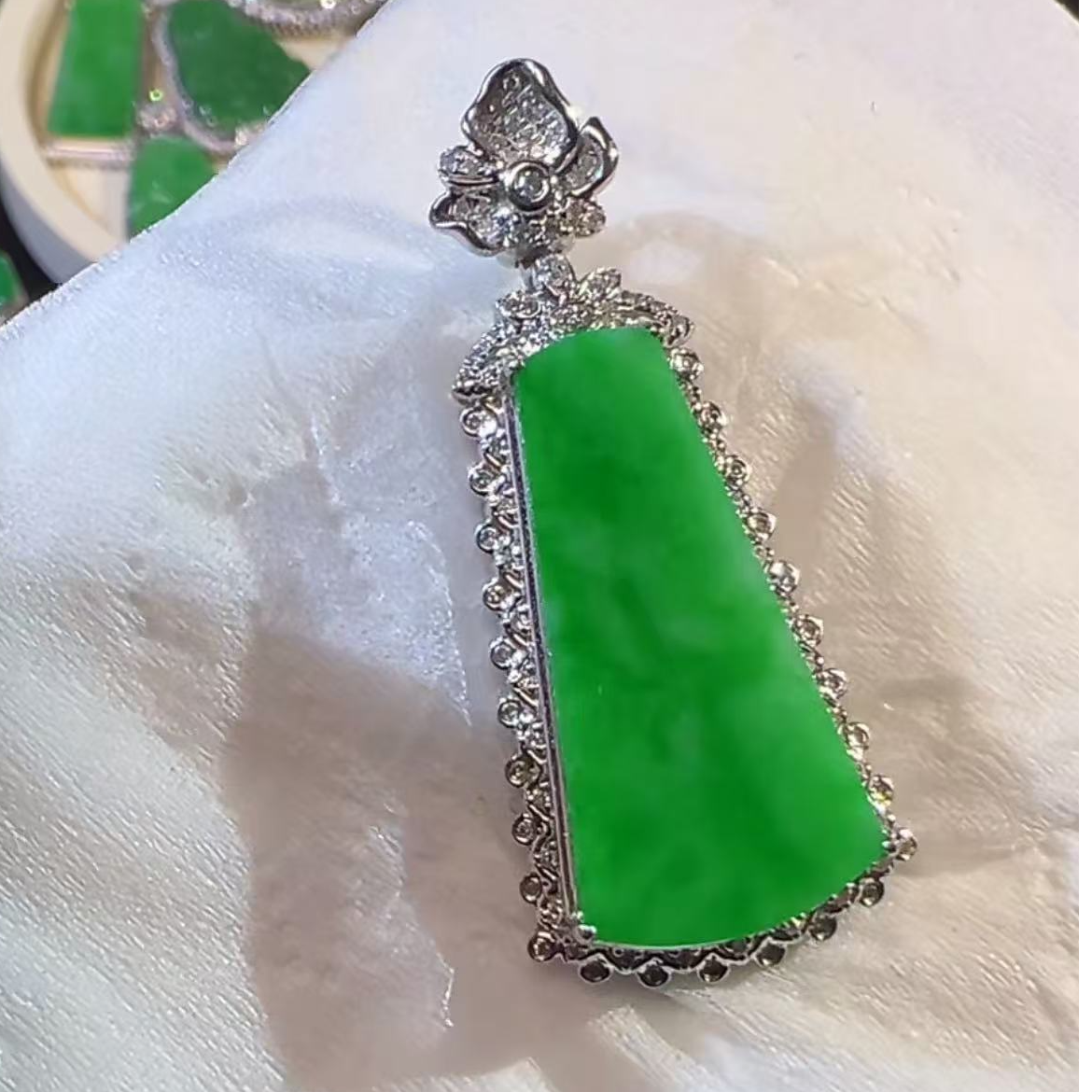天然缅甸翡翠吊坠