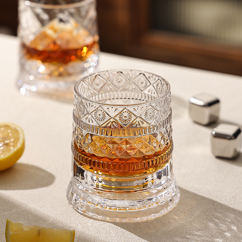 解压旋转杯威士忌酒杯高级感水晶玻璃女生网红洋酒杯鸡尾酒杯酒具