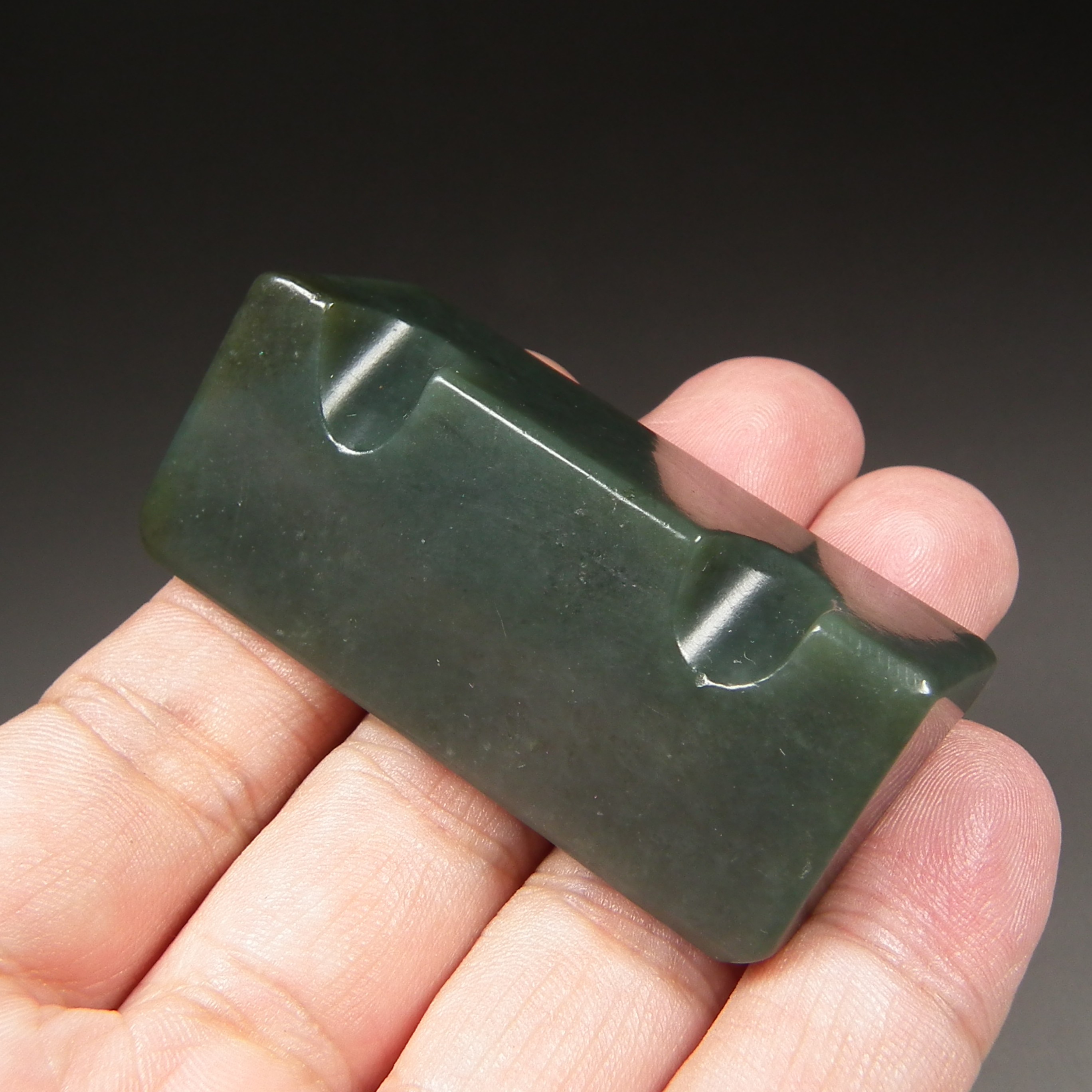 出口创汇期几十年的和田青玉凸起圆雕弧形山型文房小笔架