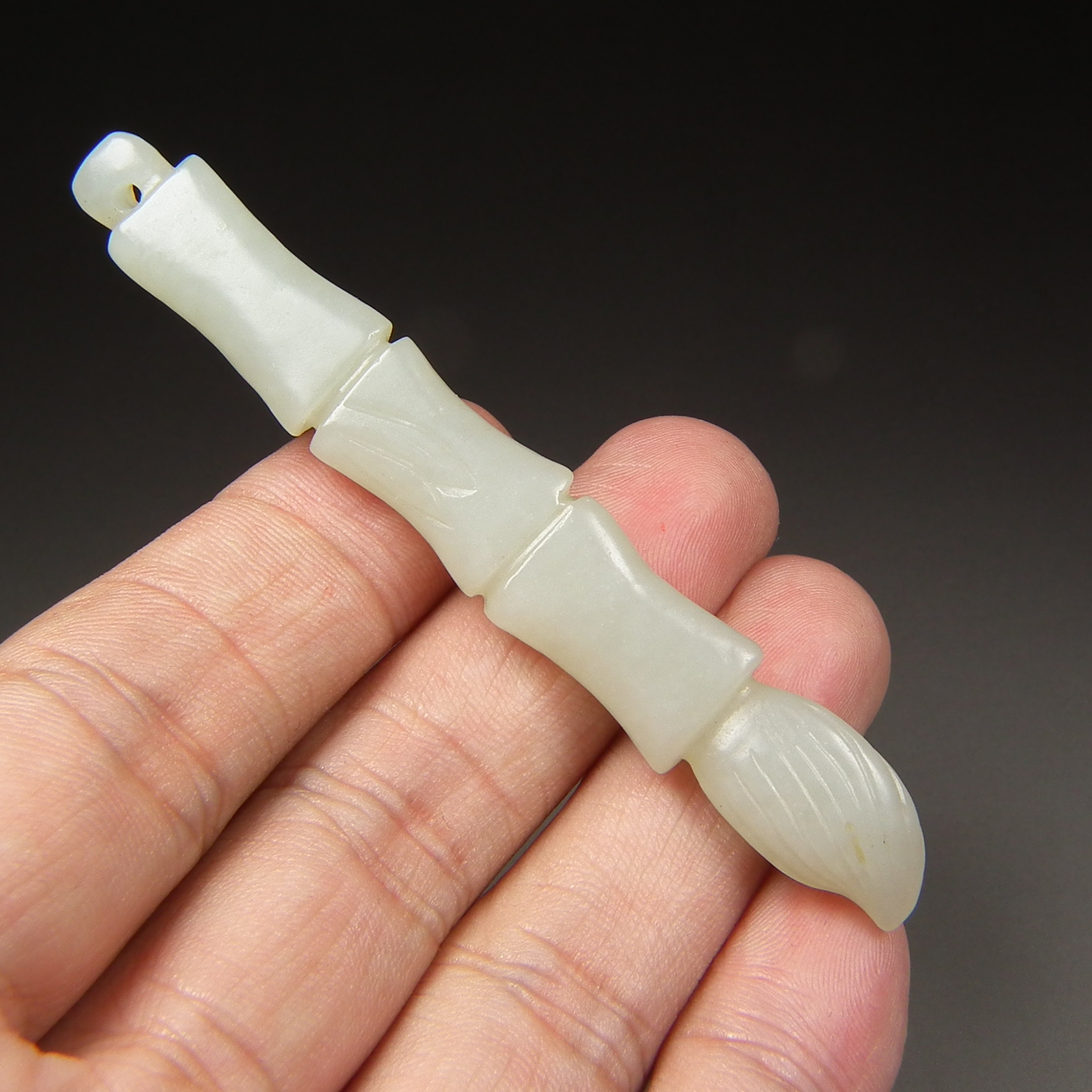 几十年的和田白玉带孔手工雕老雕法神来之笔大坠佩