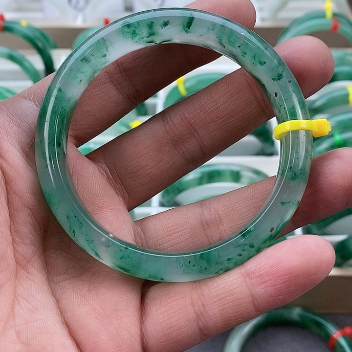 石英质玉手镯未镶嵌独龙玉