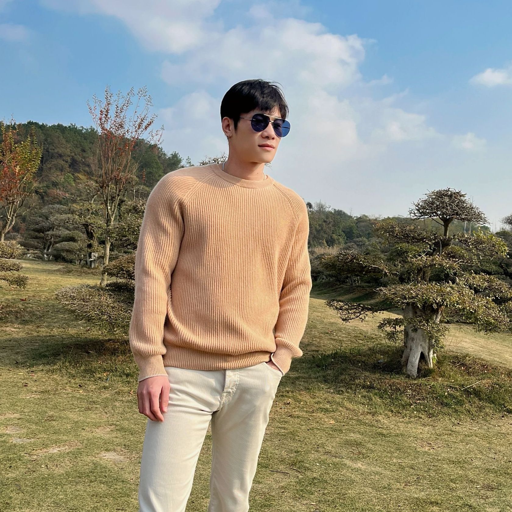 AndreMaurice纯色坑条纹圆领插肩袖厚款羊绒衫 