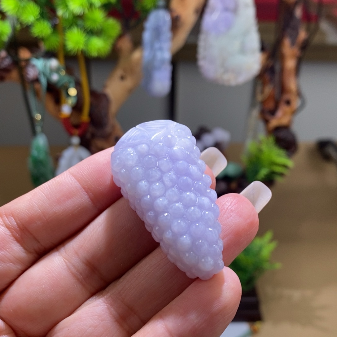 【闪购商品】翡翠颈饰未镶嵌葡萄