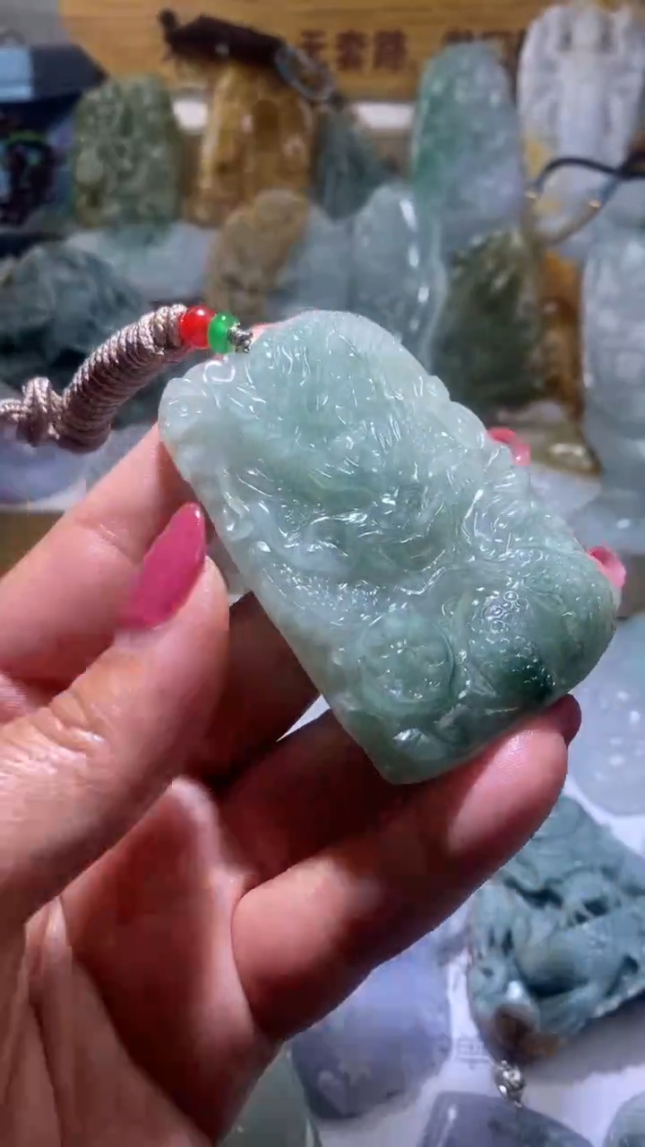 【闪购商品】翡翠颈饰未镶嵌龙牌
