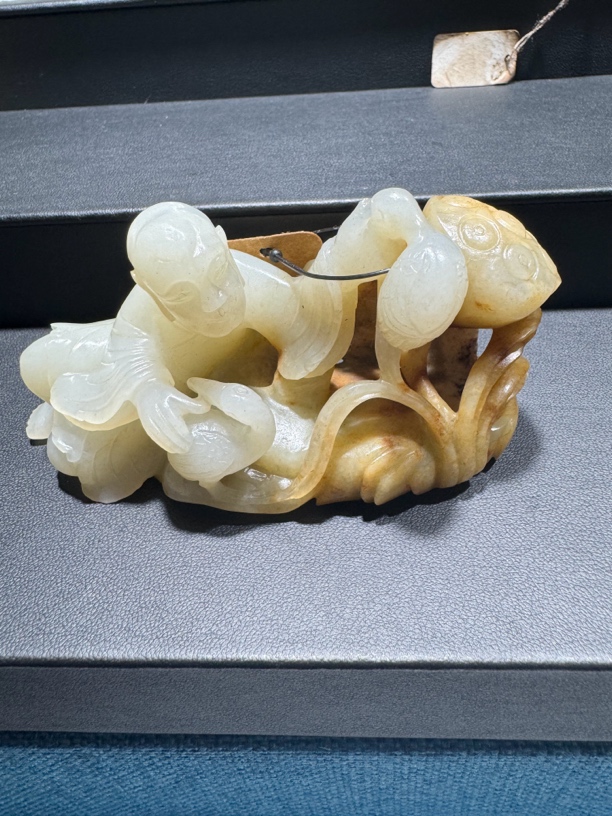 清代新疆和田玉罗汉一路连科