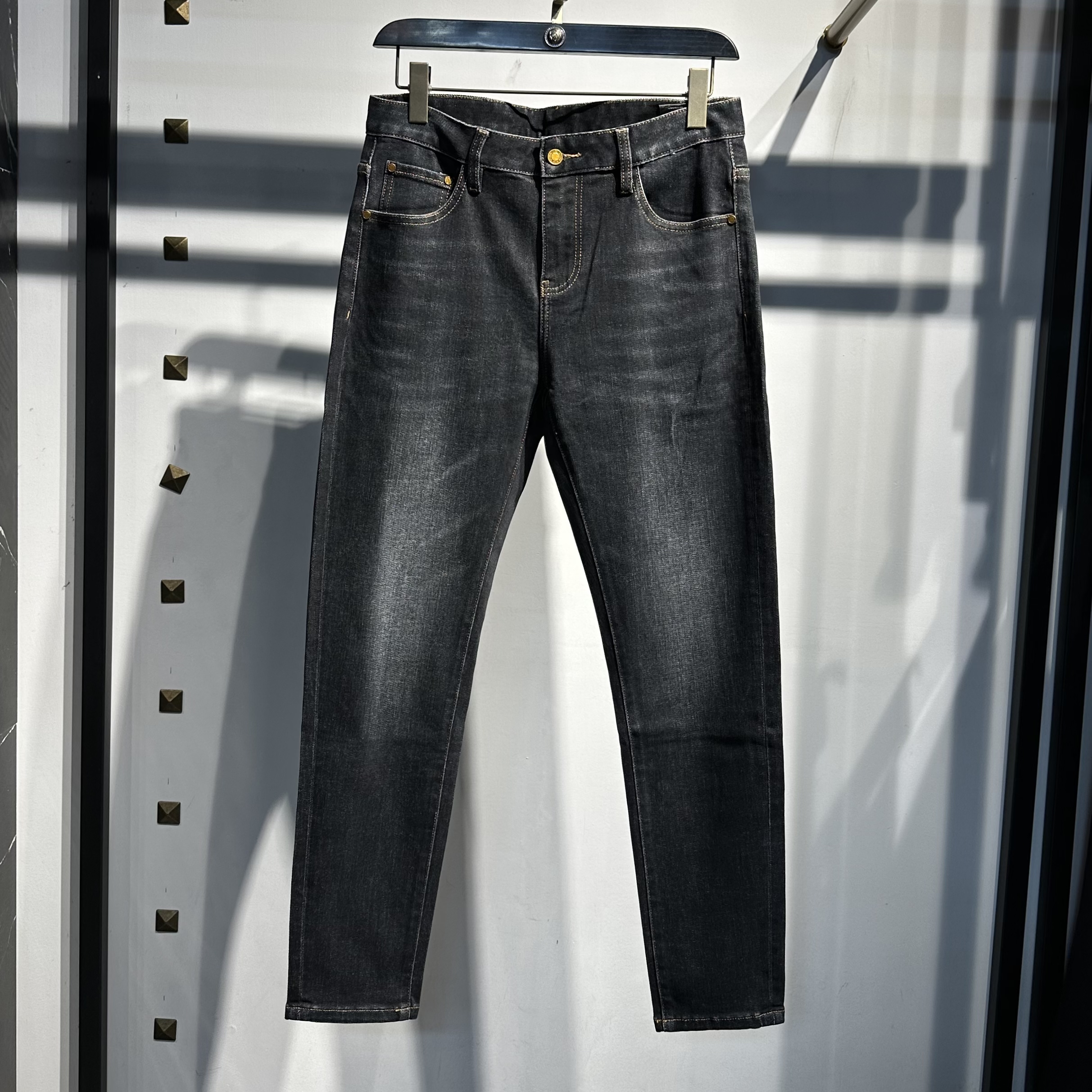 广州NJ春秋/黑灰高标小脚牛仔裤（E6097）