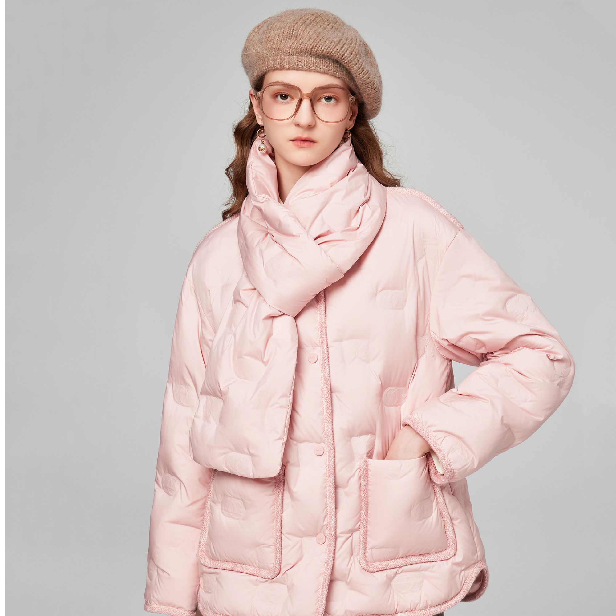 COCOON/可可尼粉红色简约蝴蝶LOGO羽绒服24411AF153605043