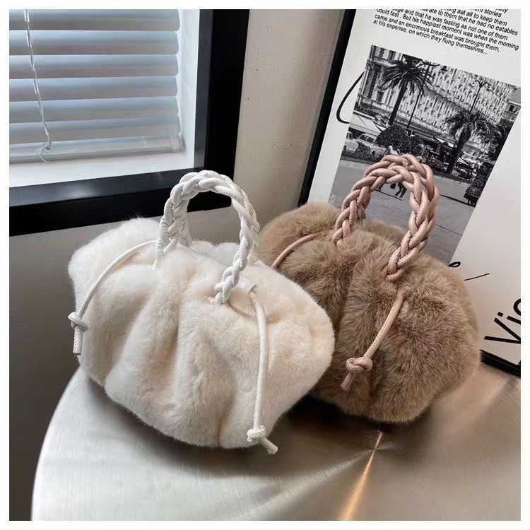 挎毛绒柔软云朵女包包百搭款高质感手提抽绳高级秋冬单肩手提包