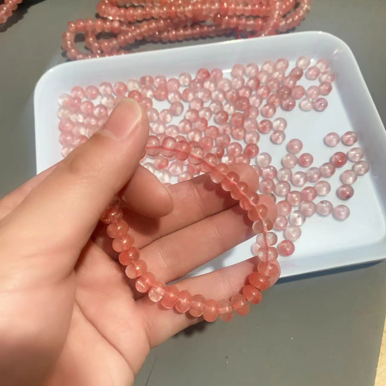 LS-035石榴红卡8手串天然石子形状为不规则默认微瑕介意勿拍