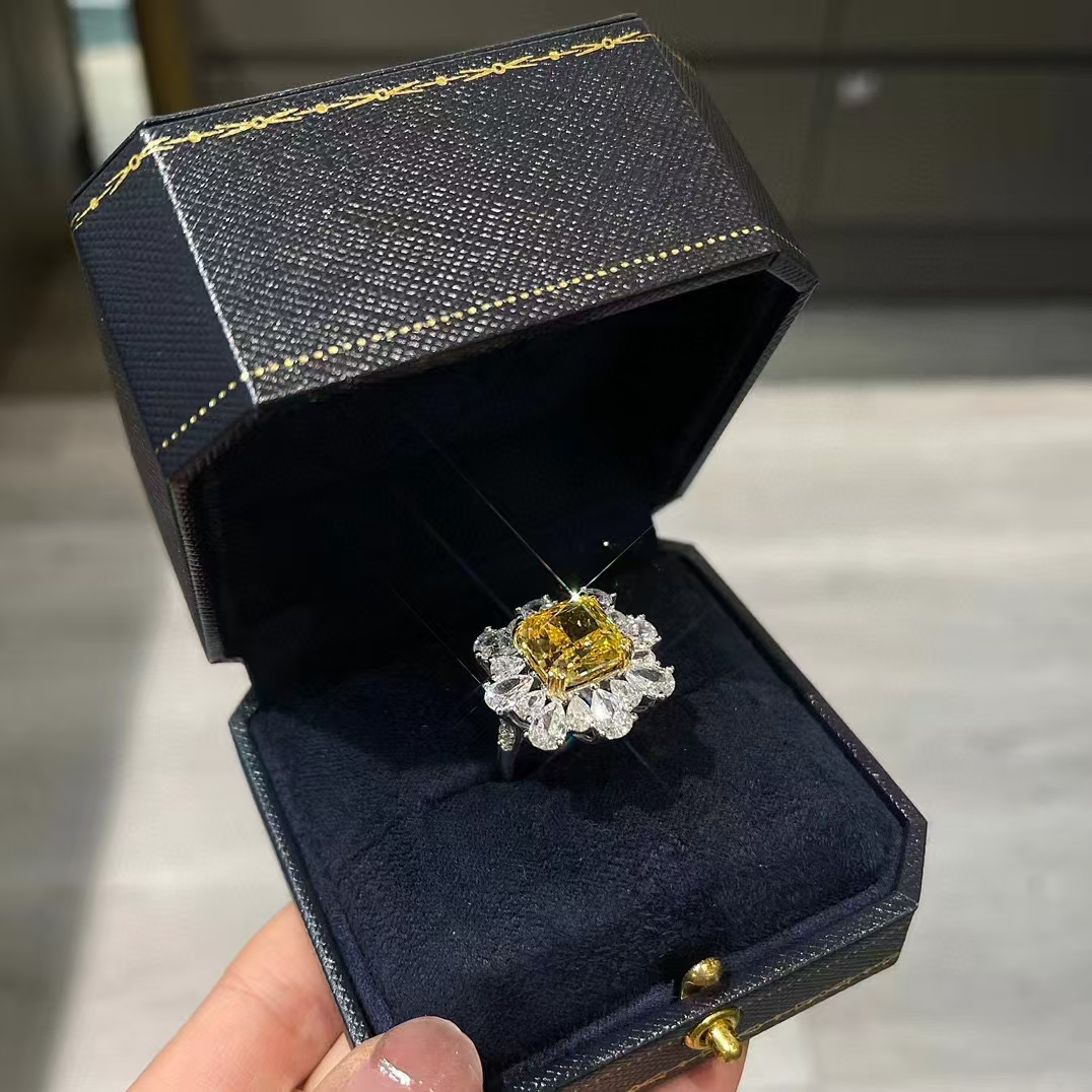 925银戒指 富婆经典银镶K金工艺，奢华爆闪5A级戒指裸石直径10mm