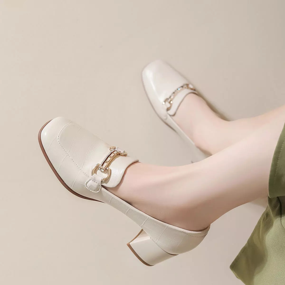 春季乐福鞋方头粗跟女单鞋通勤鞋日常舒适时尚百搭轻便女鞋