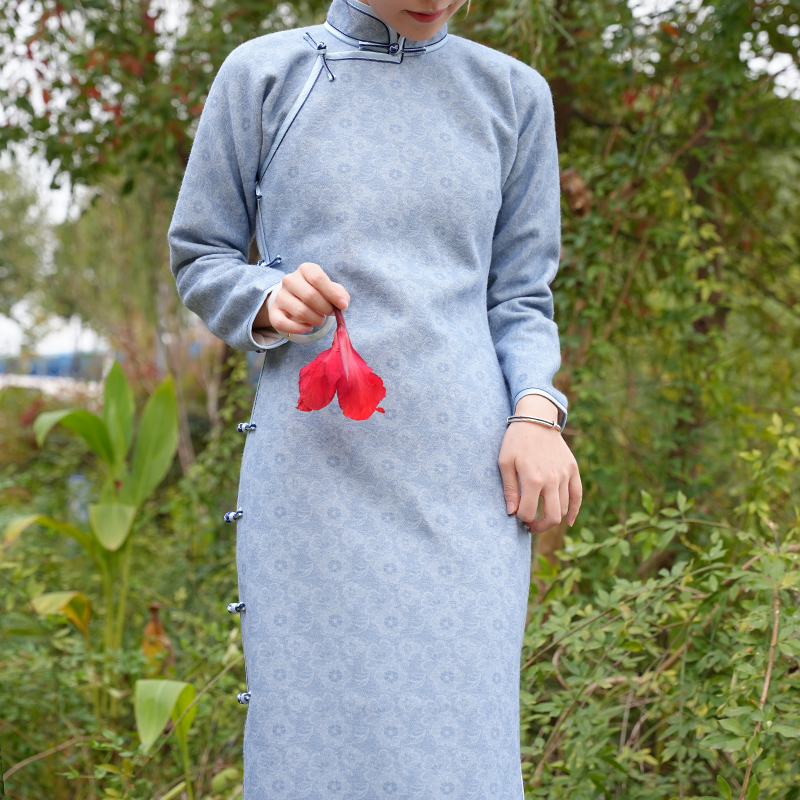 秣陵秋色莱茵  玲珑缎古法冬款蓝色仿兔毛一片式旗袍