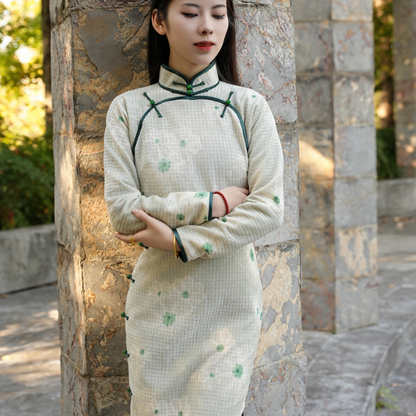 玲珑缎冬季新品装长袖旗袍保暖古法立领原创修身印花淡绿山荷花