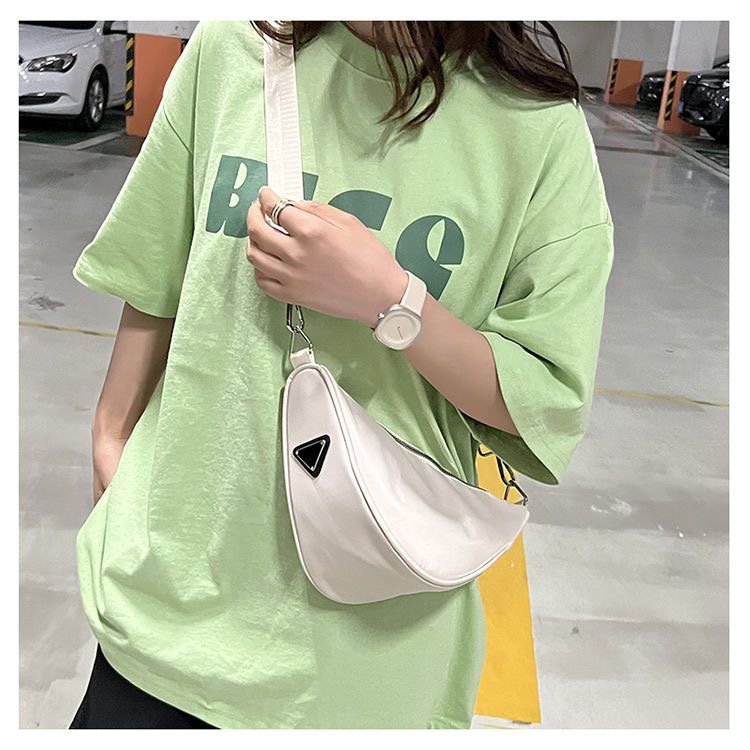 尼龙斜挎包包女2022新款潮三角包轻便小挎包腋下包百搭单肩帆布包
