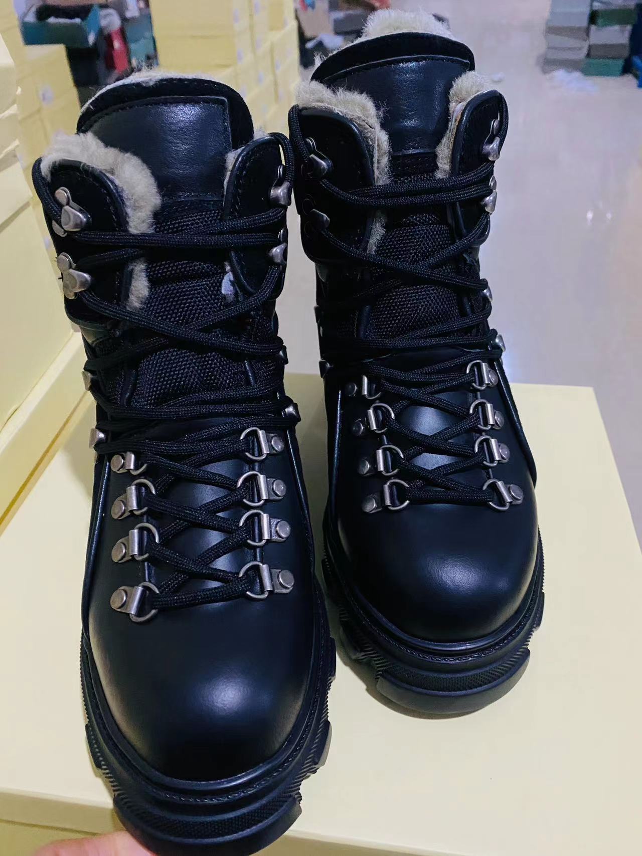 按主播叫号拍工厂清仓男女靴时尚黑色马丁靴短靴雪地靴情侣款