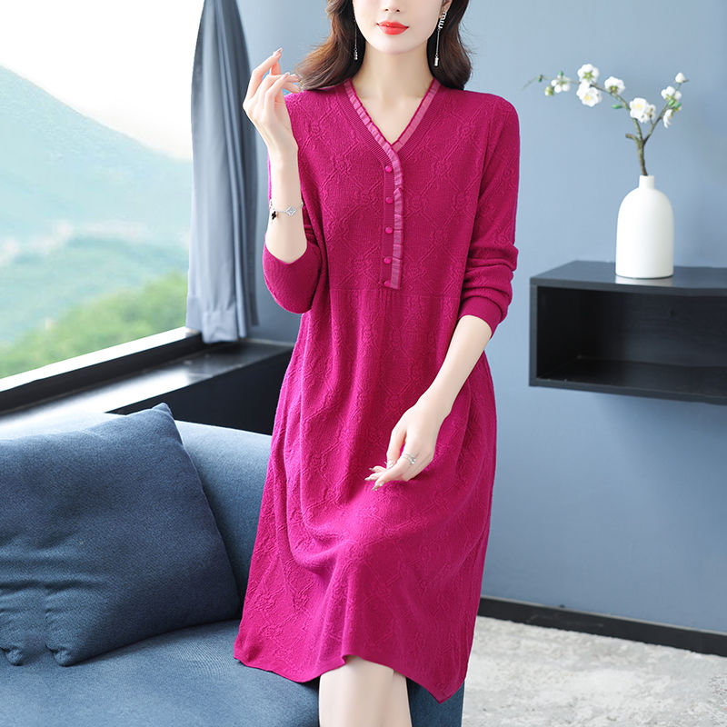 大码女装宽松v领中长款针织连衣裙胖mm200斤遮肚子低领打底毛衣裙